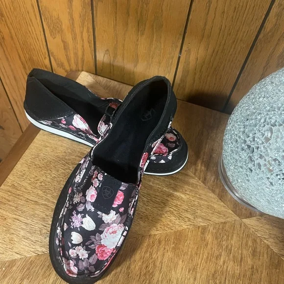 Ariat Casual Floral Flat Shoes - Picture 2 of 12